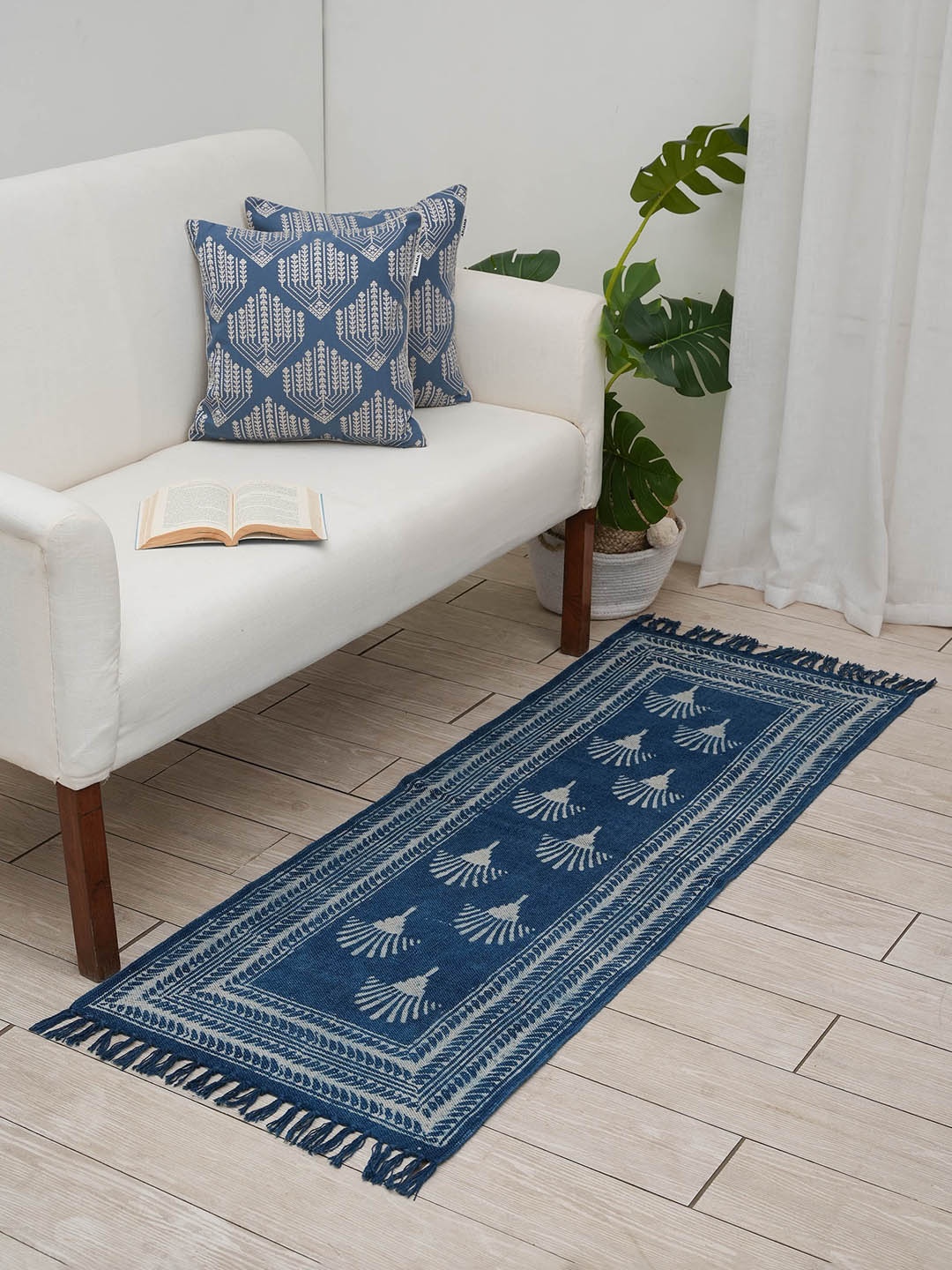 

Ariana Dari Navy-Blue & White Block Printed Pure Cotton Carpet