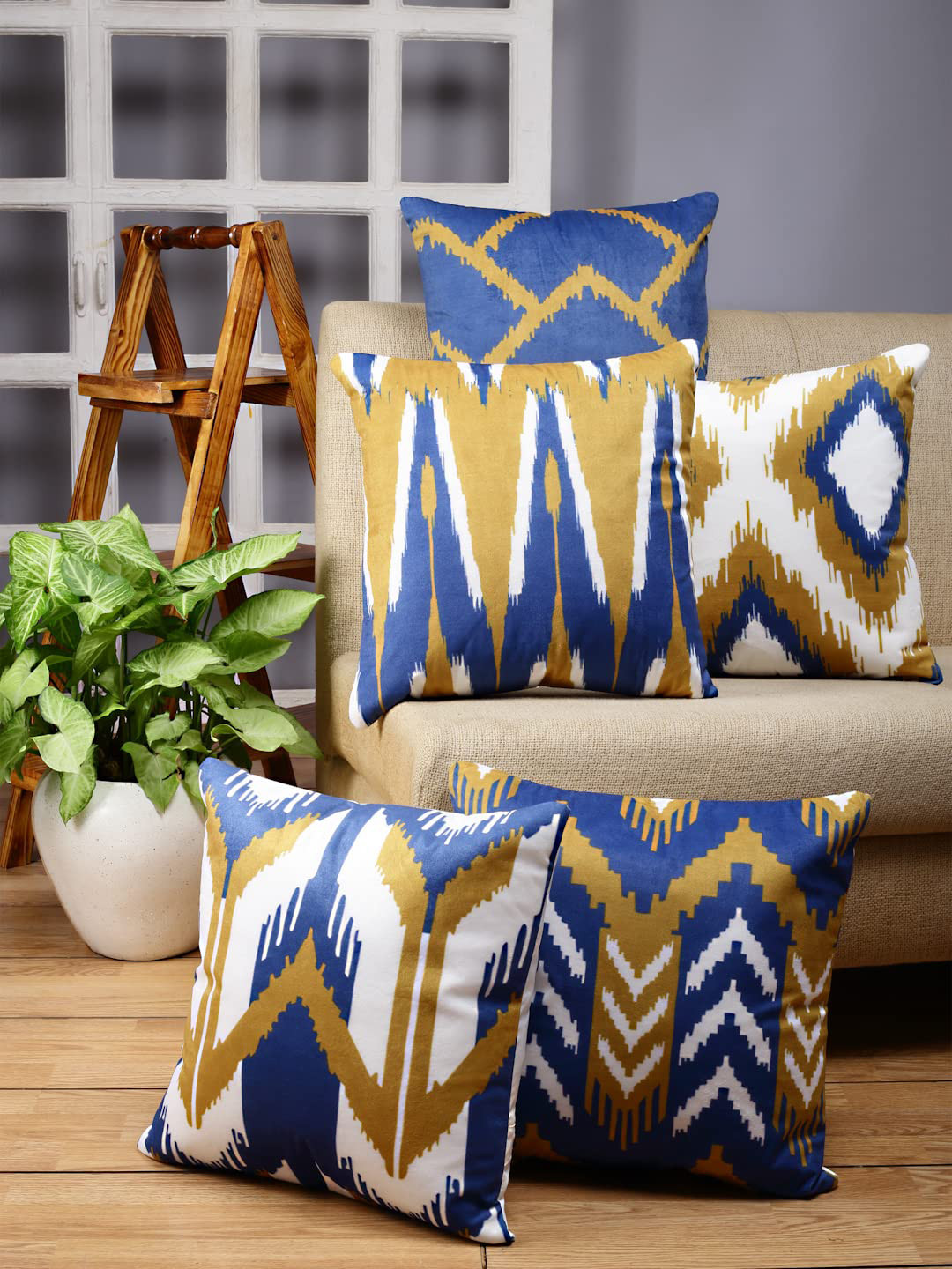 

Stylespace by Isha White & Blue 5-Pieces Geometric Velvet Square Cushion Covers