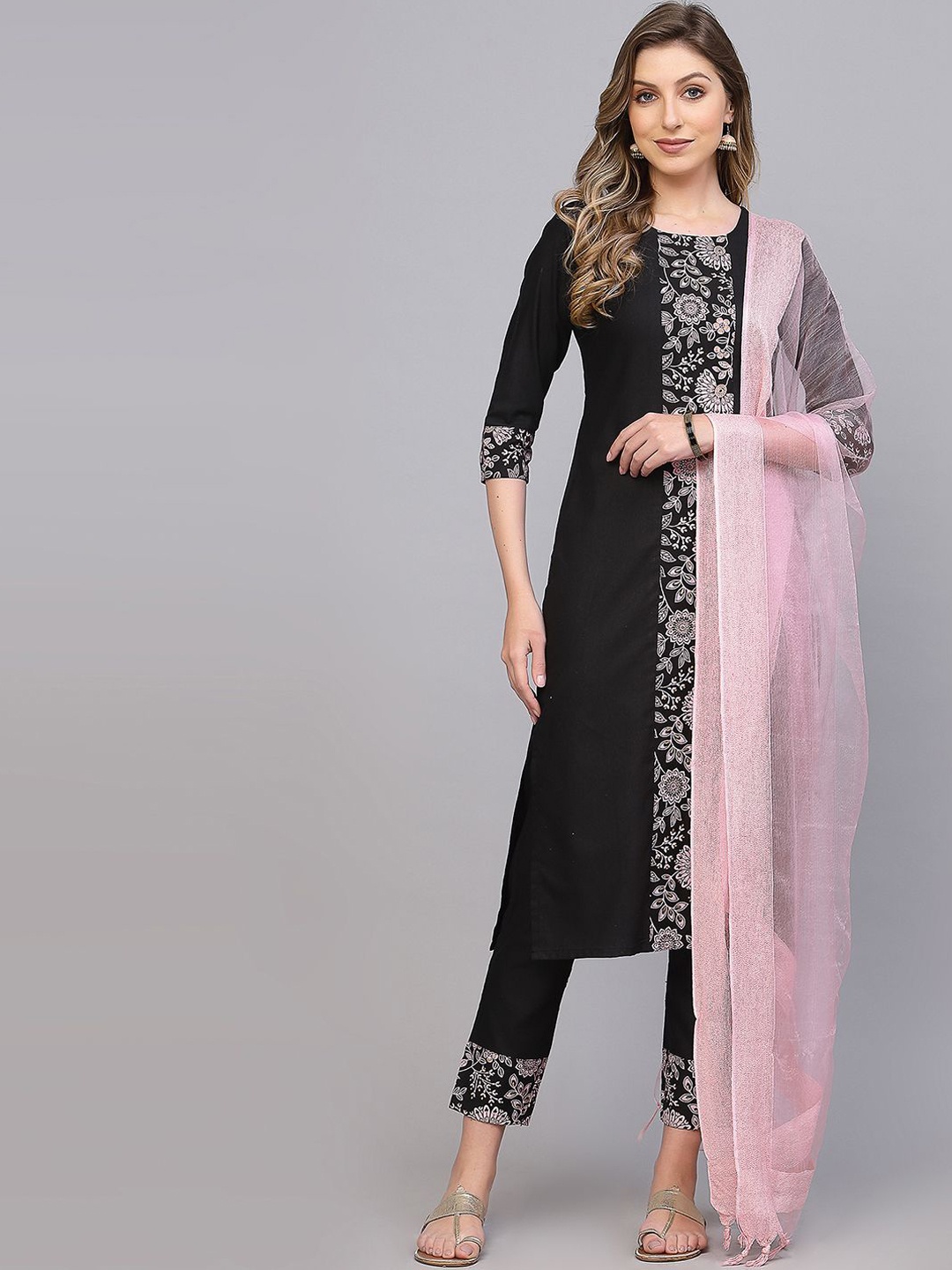 

SKYLEE Black Floral Printed Regular Kurta with Trousers & With Dupatta