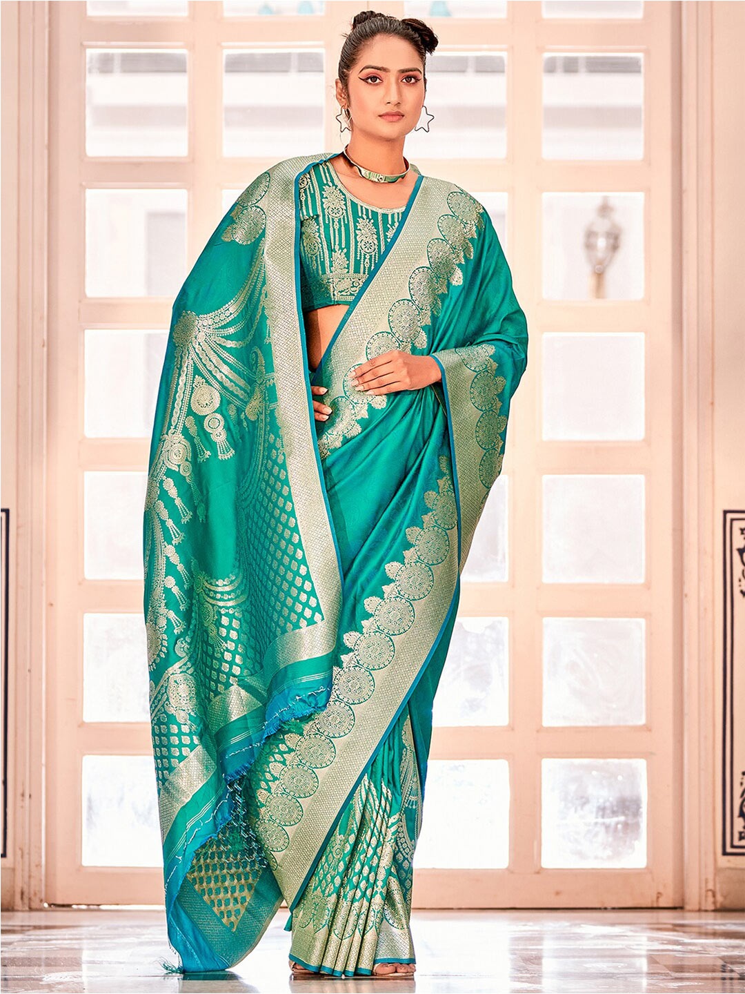 

Mitera Green & Gold-Toned Ethnic Motif Woven Design Zari Banarasi Saree