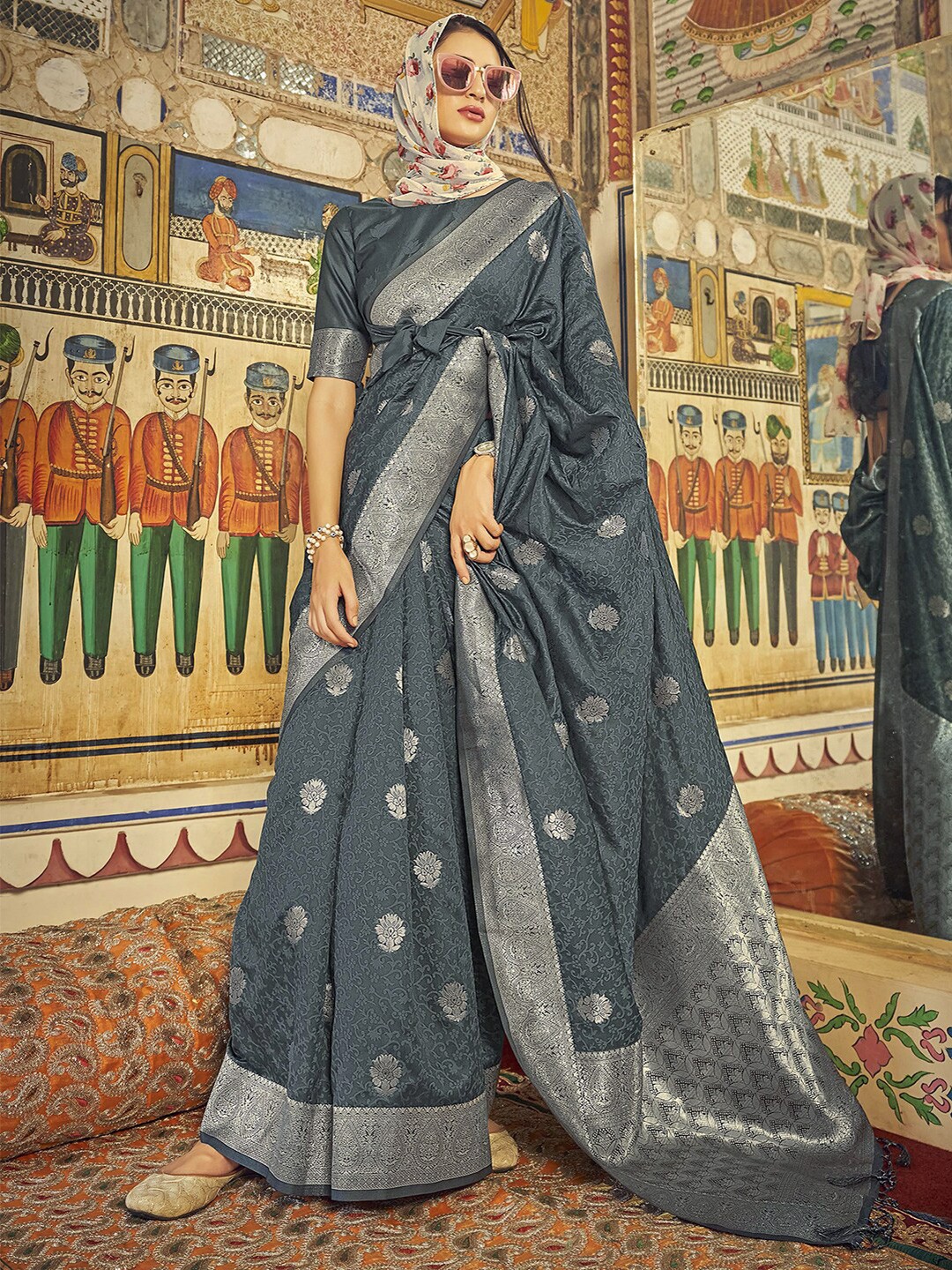 

Mitera Grey & Gold-Toned Zari Bandhani Saree