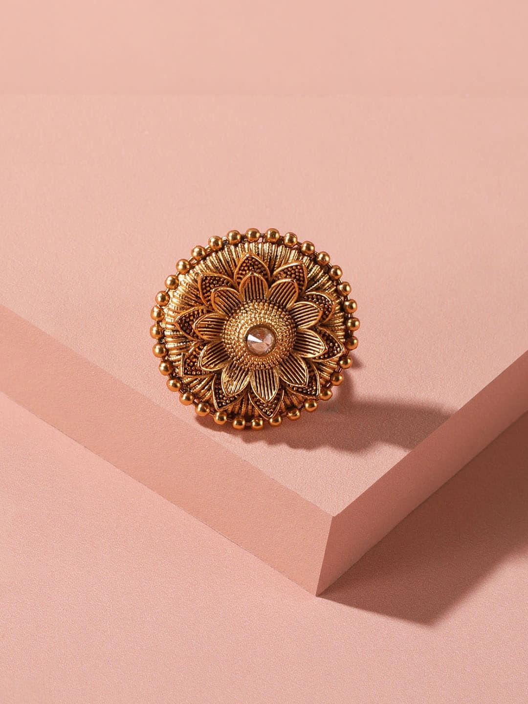 

XPNSV Gold-Plated Quartz-Studded Finger Ring