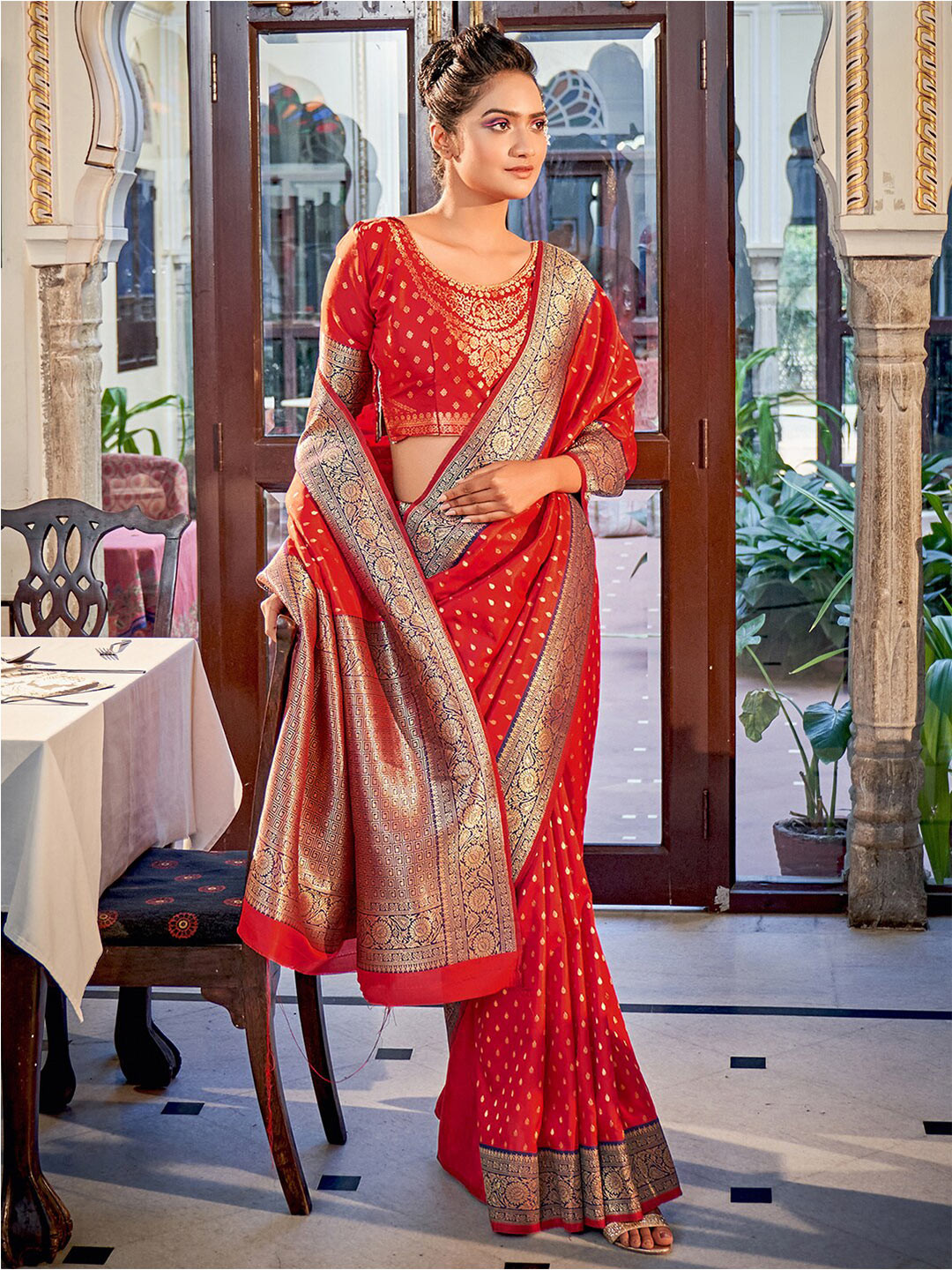 

Satrani Red & Gold-Toned Ethnic Woven Design Zari Banarasi Saree