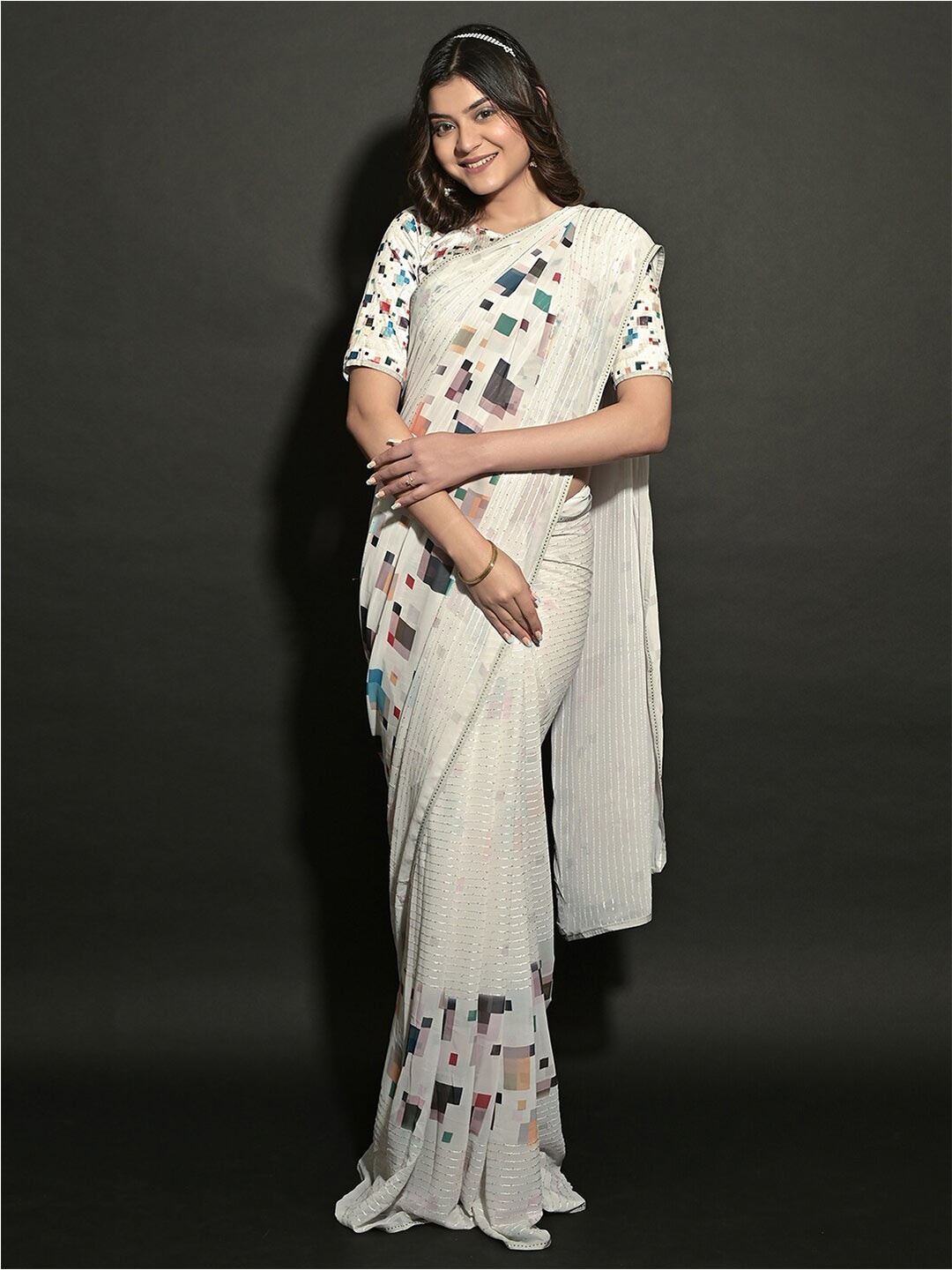 

Satrani White & Green Embellished Sequinned Poly Georgette Saree