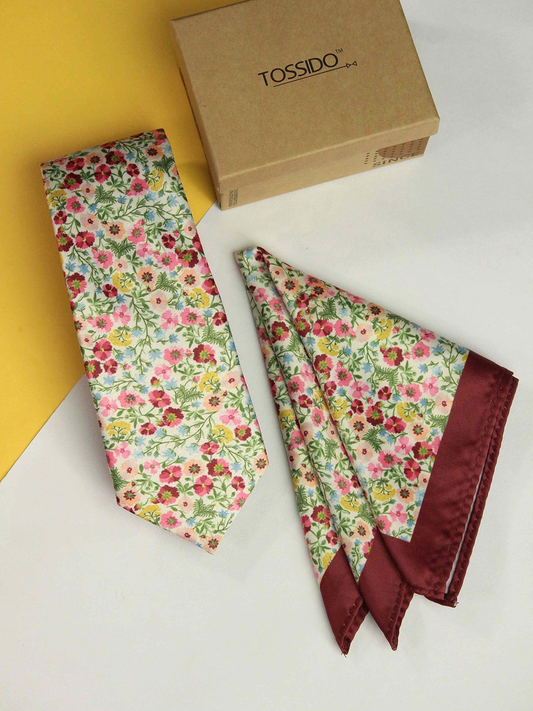 

Tossido Men Set Of 2 Floral Printed Accessory Gift Set, White