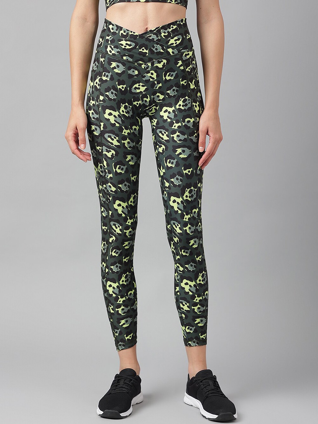 

Oh So Fly Animal Printed Cotton Ankle-Length Leggings, Green