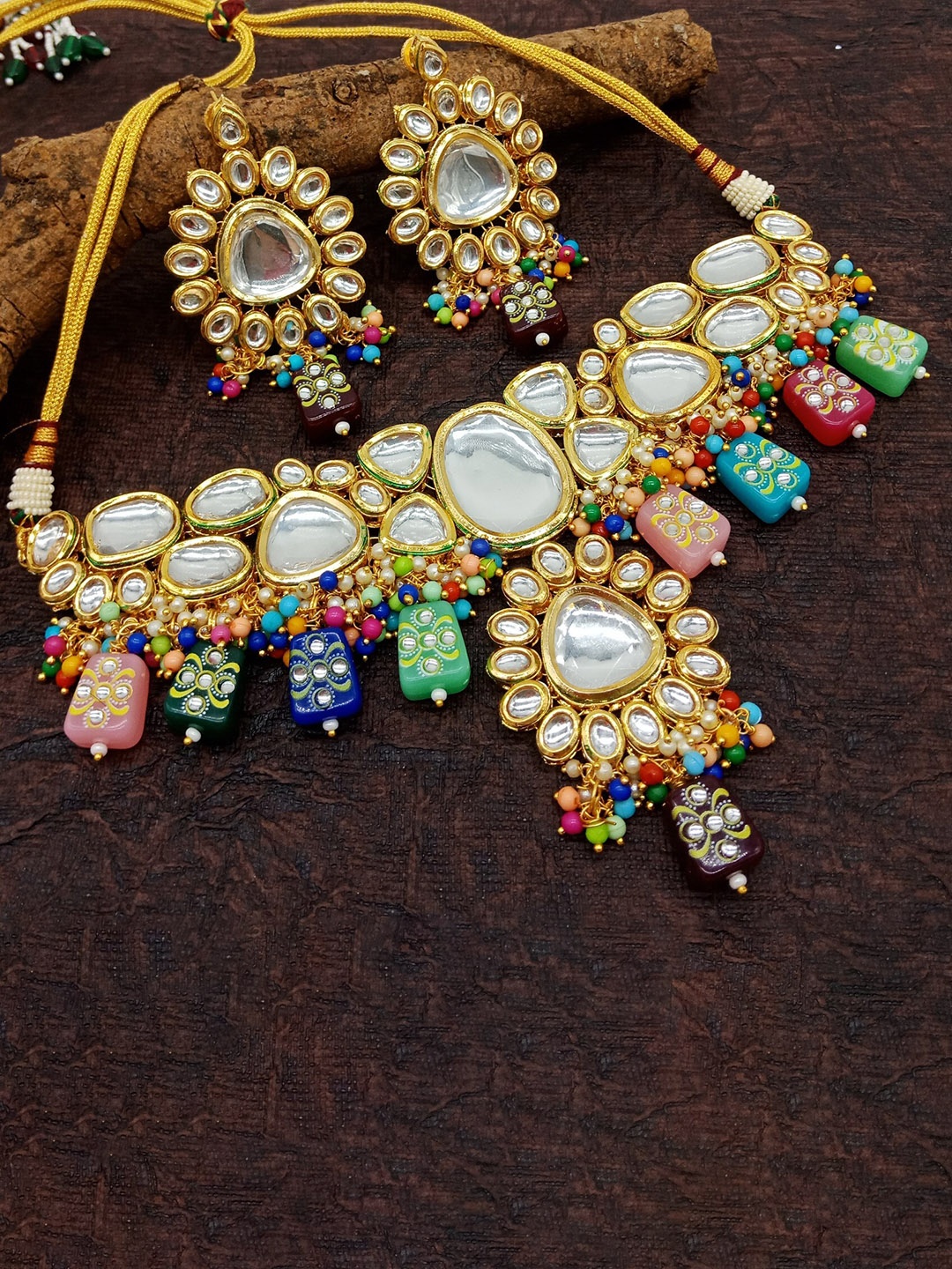 

AASHISH IMITATION Gold-Plated Kundan-Studded & Beaded Jewellery Set