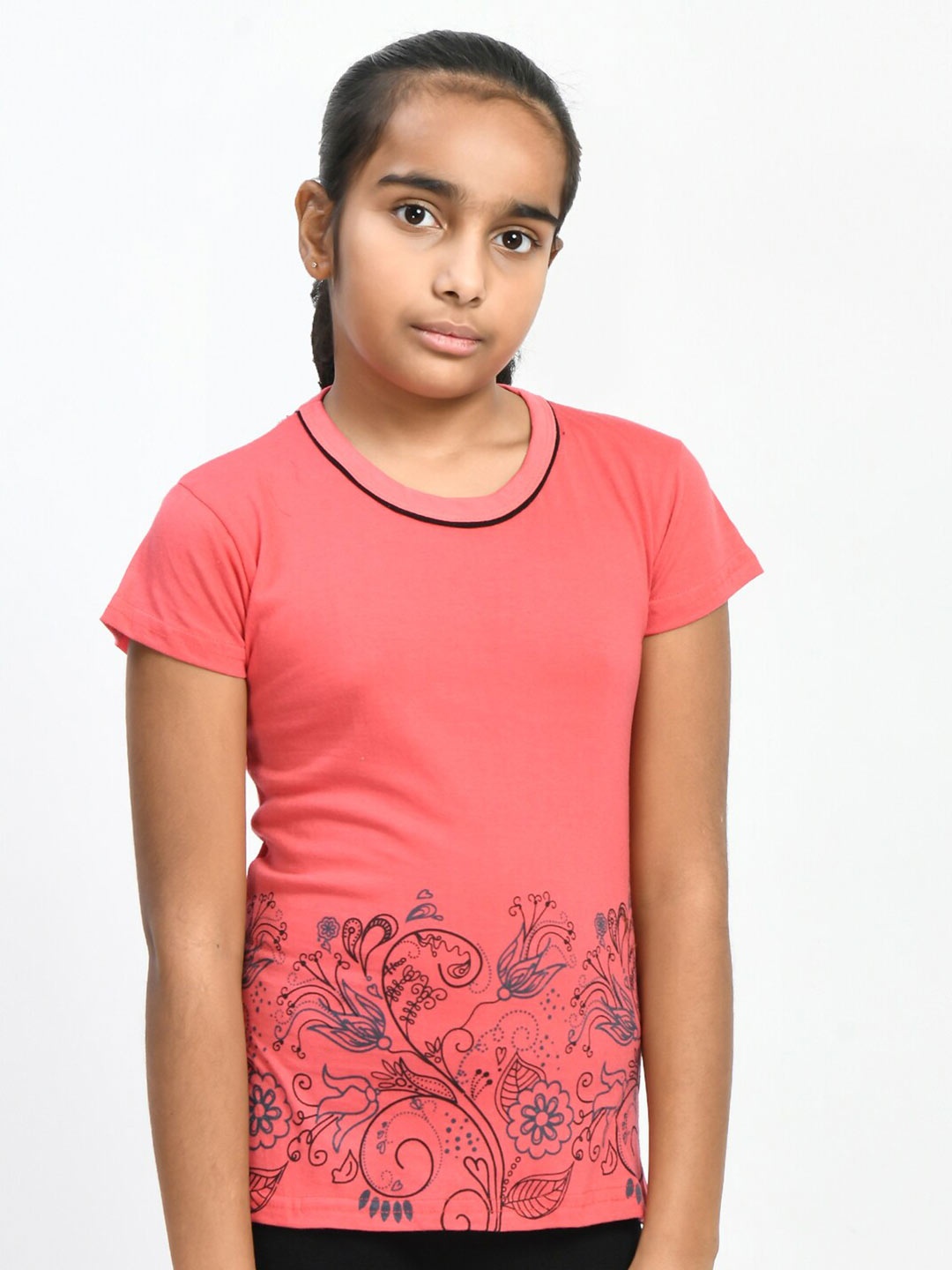 

IndiWeaves Girls Multicoloured 4 Printed V-Neck Pockets T-shirt, Multi