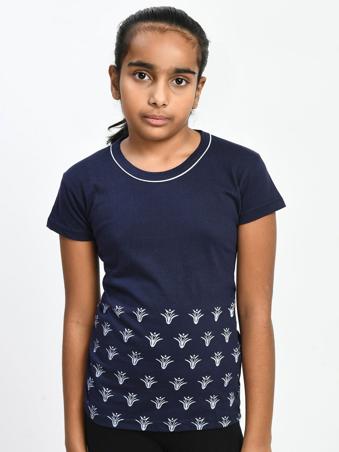 

IndiWeaves Girls Pack Of 3 Printed Pure Cotton T-shirts, Navy blue