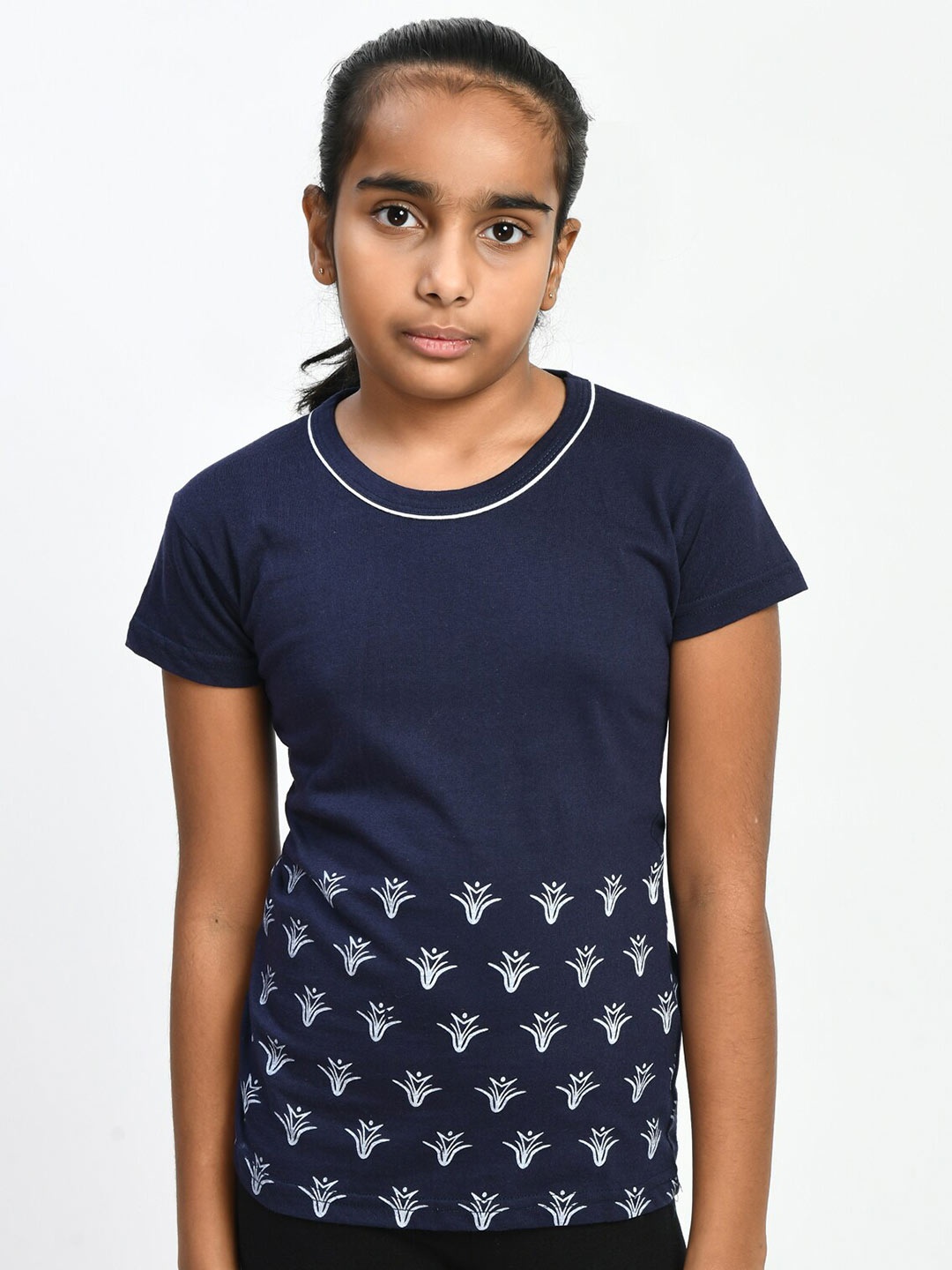 

IndiWeaves Girls Pack Of 3 Printed Cotton T-shirt, Navy blue