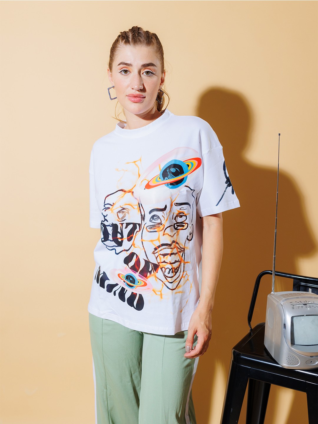 

Stylecast X Hersheinbox Graphic Printed Drop-Shoulder Sleeves Pure Cotton T-shirt, White
