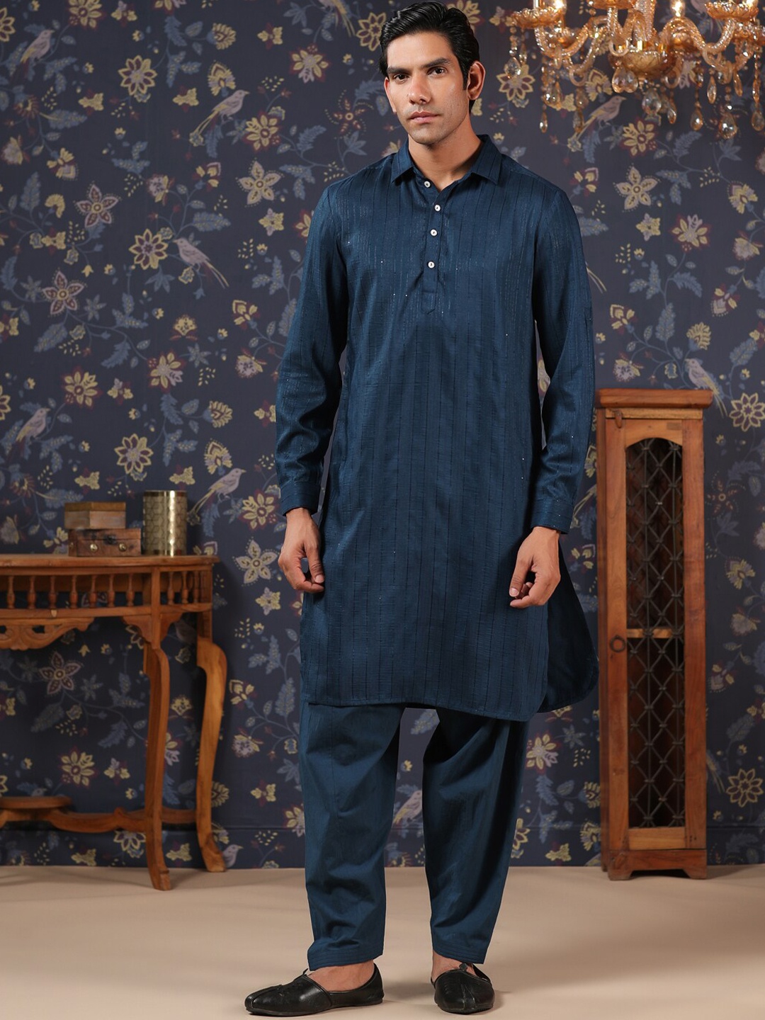 

House of Pataudi Ethnic Motifs Woven Design Pathani Kurta With Pyjama, Navy blue