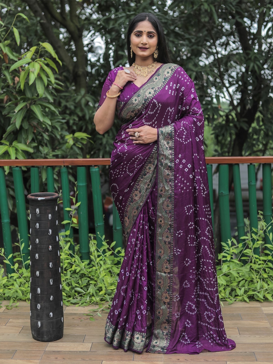 

Mitera Purple & White Bandhani Printed Zari Saree
