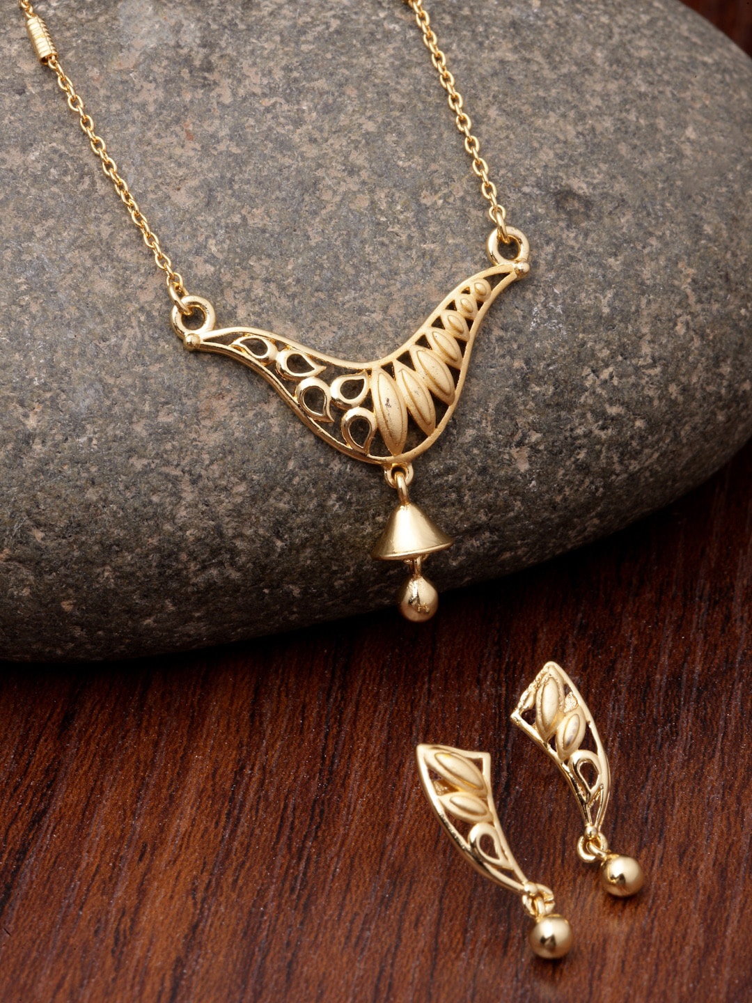 

Kennice Gold-Plated Necklace with Earrings
