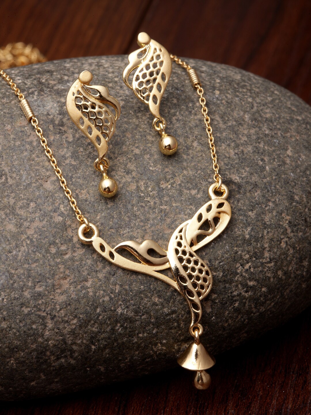 

Kennice Gold-Plated Studded Necklace with Earrings Set