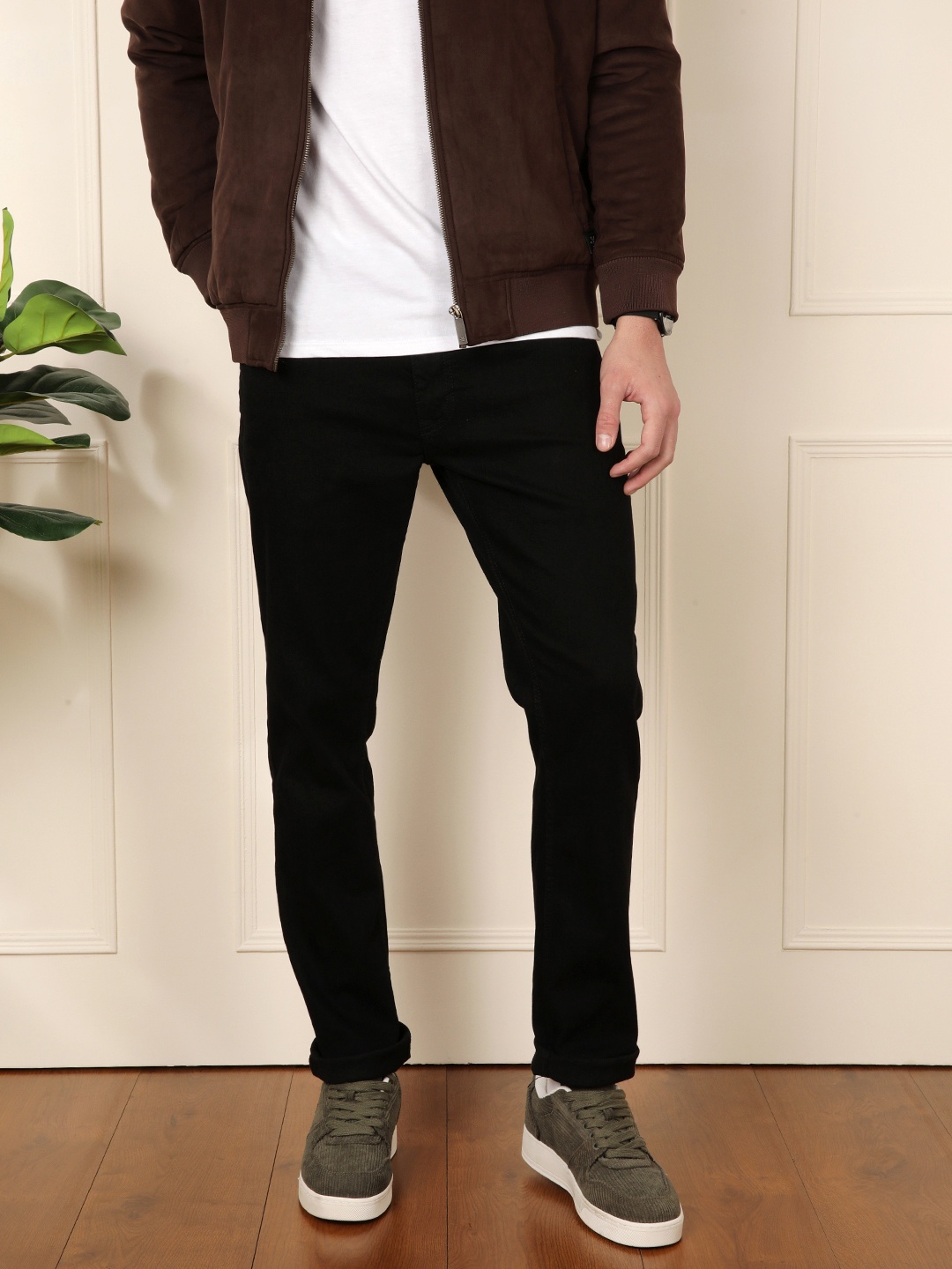 

WROGN Men Slim Fit Stretchable Mid-Rise Jeans, Black