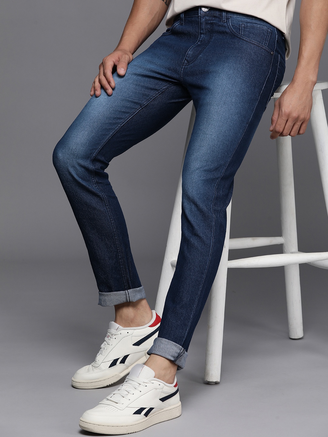 

WROGN Men Slim Fit Light Fade Stretchable Mid-Rise Jeans, Blue