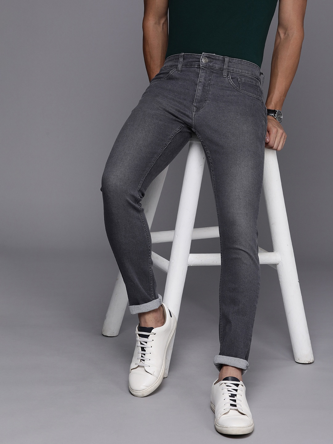 

WROGN Men Slim Fit Light Fade Stretchable Mid-Rise Jeans, Grey