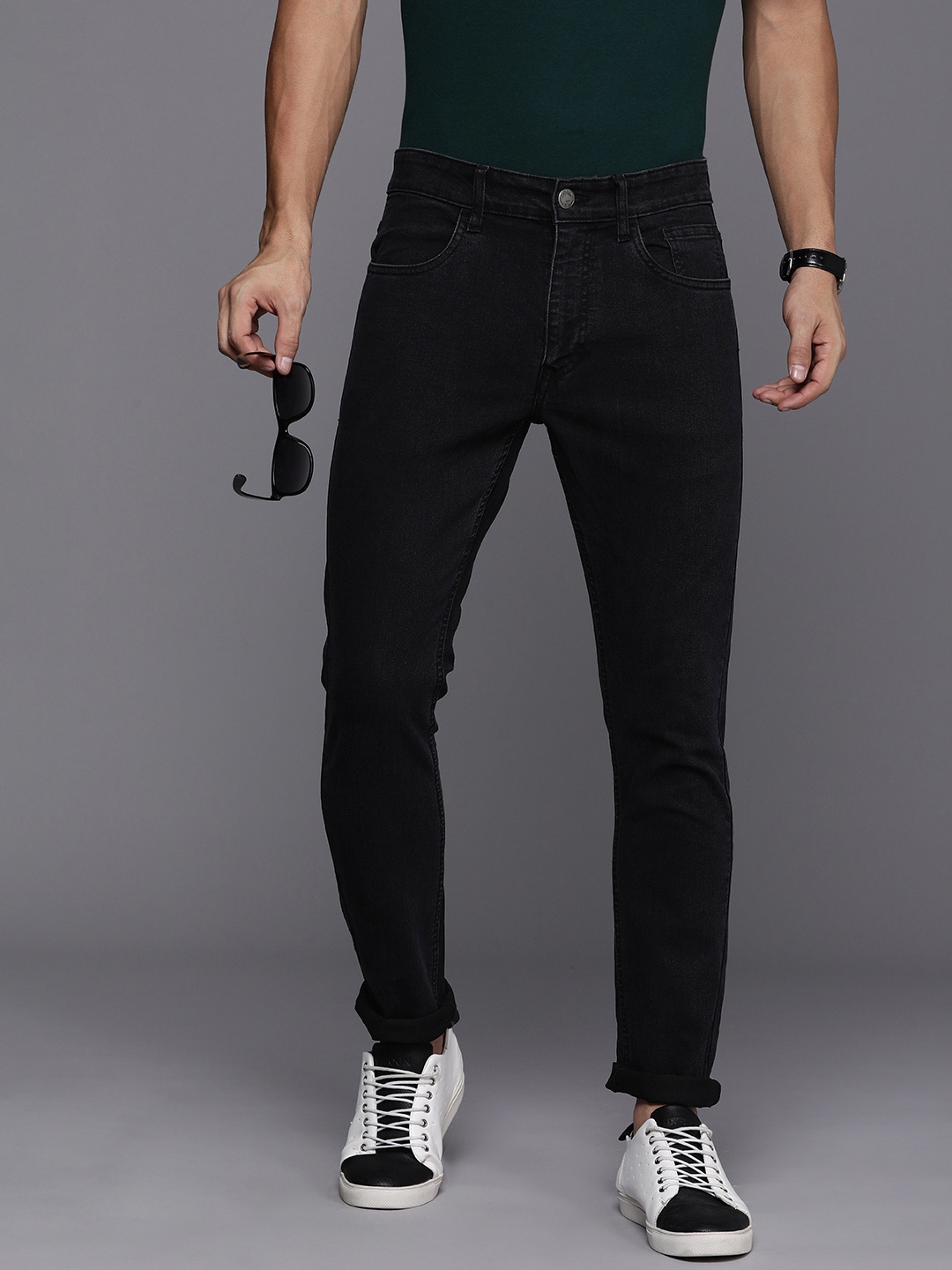 

WROGN Men Slim Fit Light Fade Stretchable Mid-Rise Jeans, Black