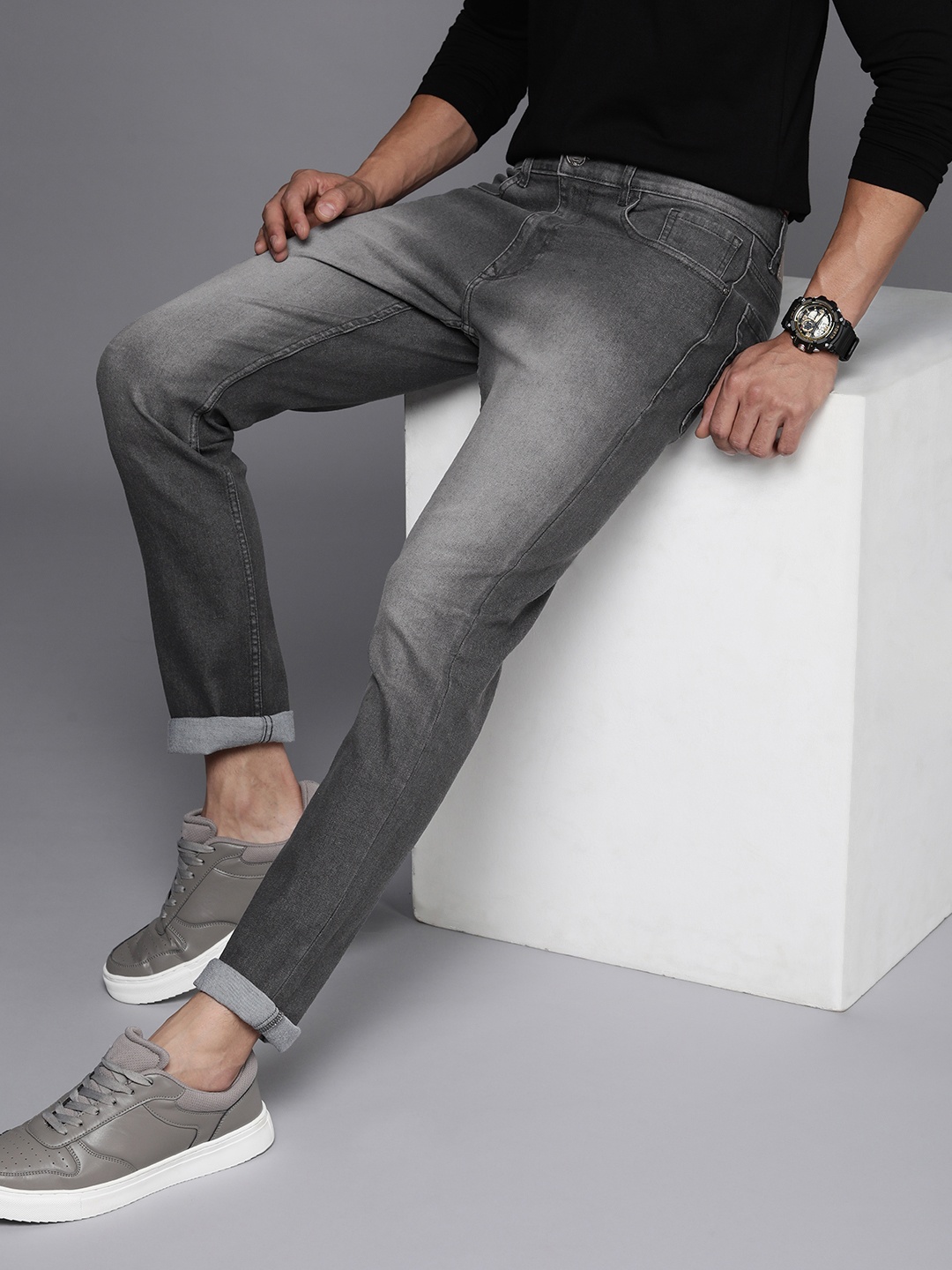 

WROGN Men Slim Fit Heavy Fade Stretchable Mid-Rise Jeans, Grey