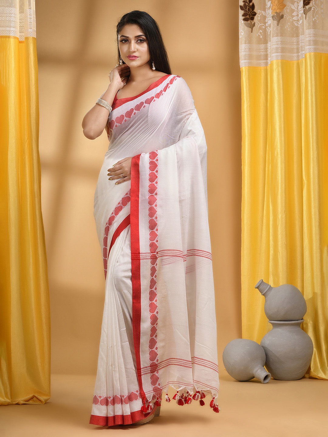 

DESH BIDESH Cotton Woven Heart Design Taant Saree, White