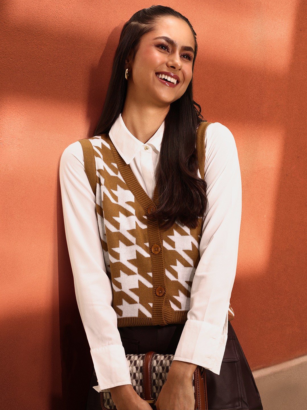 

4WRD by Dressberry Acrylic V-Neck Geometric Self Design Cardigan Sweaters, Brown
