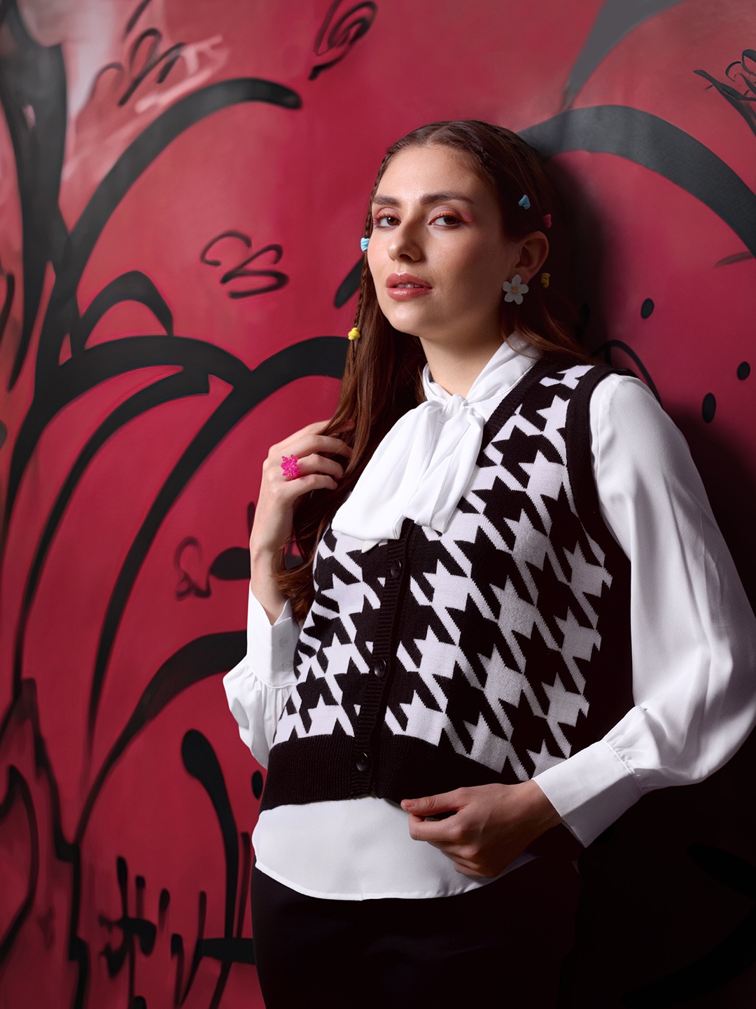 

4WRD by Dressberry Acrylic V-Neck Geometric Self Design Cardigan Sweaters, Black