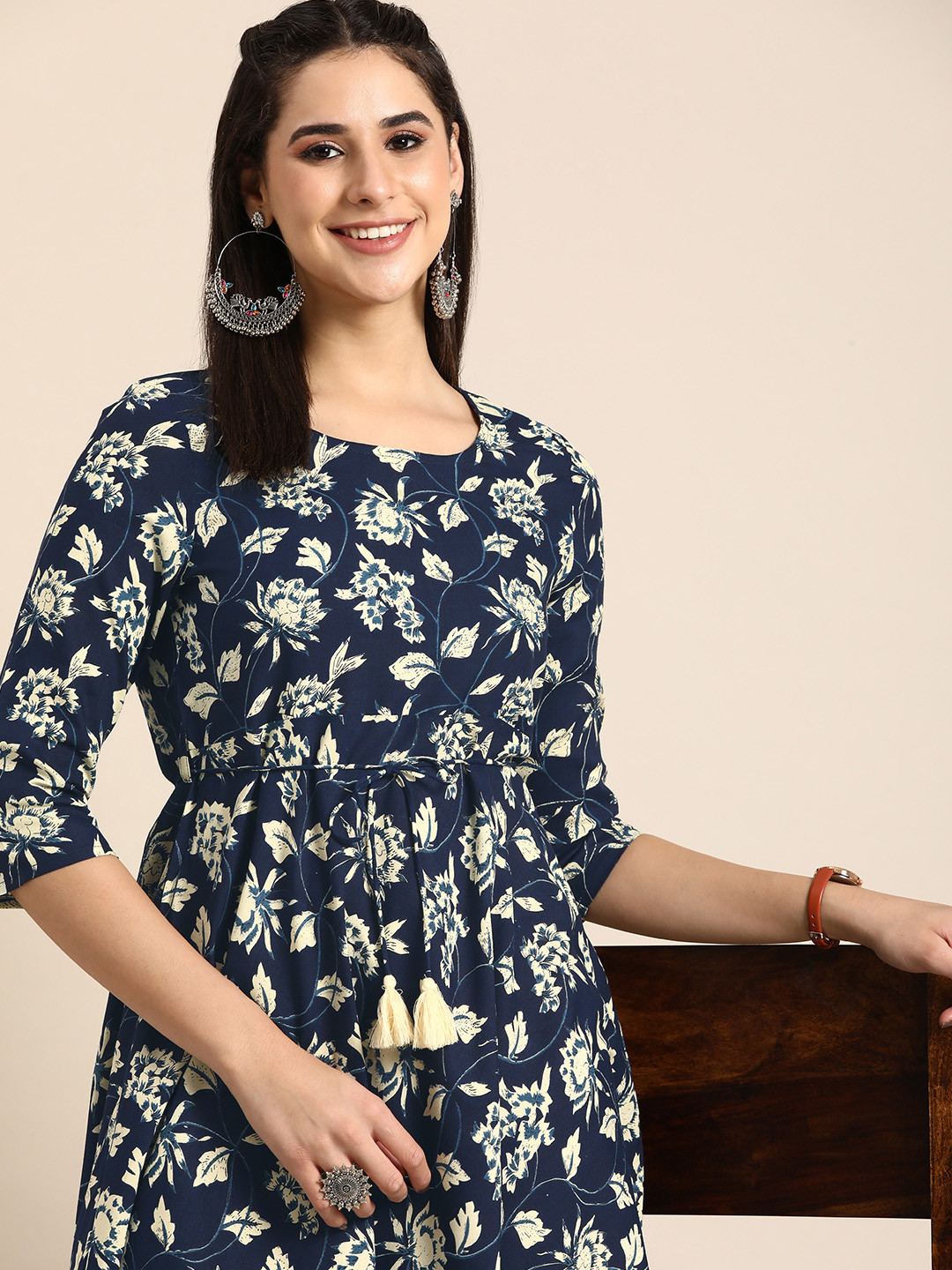 

Anouk Women Floral Printed Kurta, Navy blue