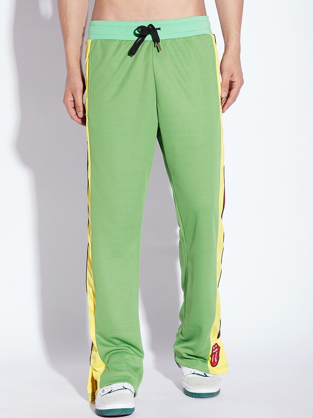 

FUGAZEE Men Green Mid-Rise Casual Trackpant