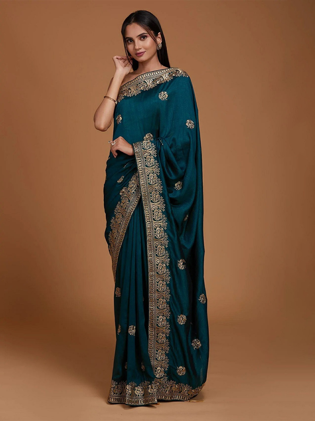 

VILLAGIUS Ethnic Motifs Embroidered Pure Silk Mysore Silk Saree, Teal