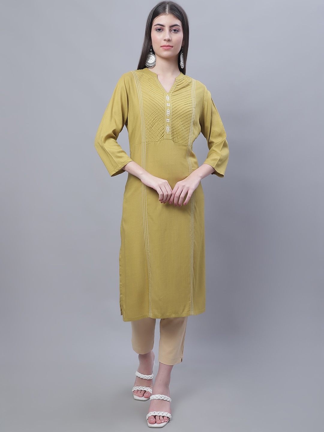 

Cantabil Thread Work Pintucks Mandarin Collar Panelled Kurta, Olive
