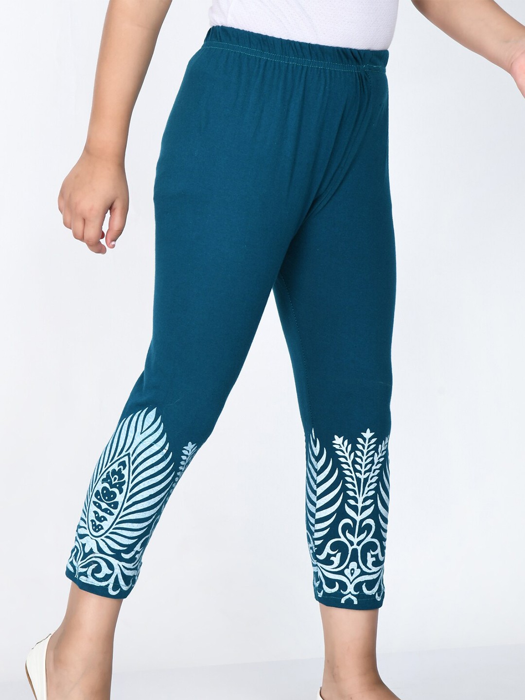 

IndiWeaves Girls Pack Of 3 Printed Pure Cotton Capris, Blue
