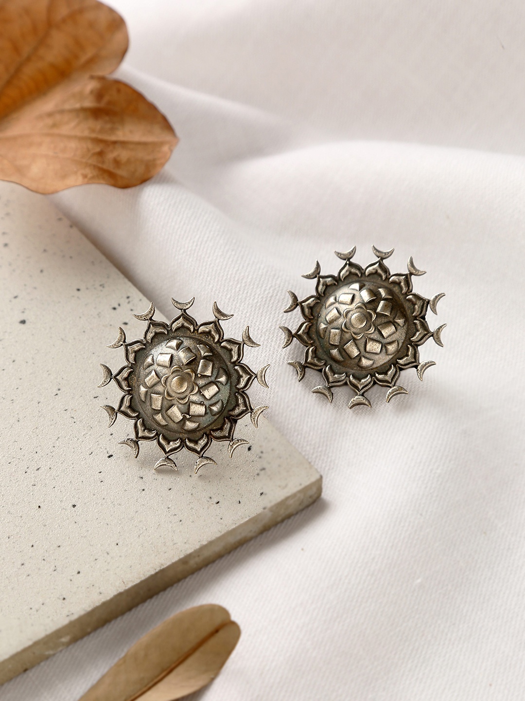 

trueBrowns Oxidised Circular Studs Earrings, Silver