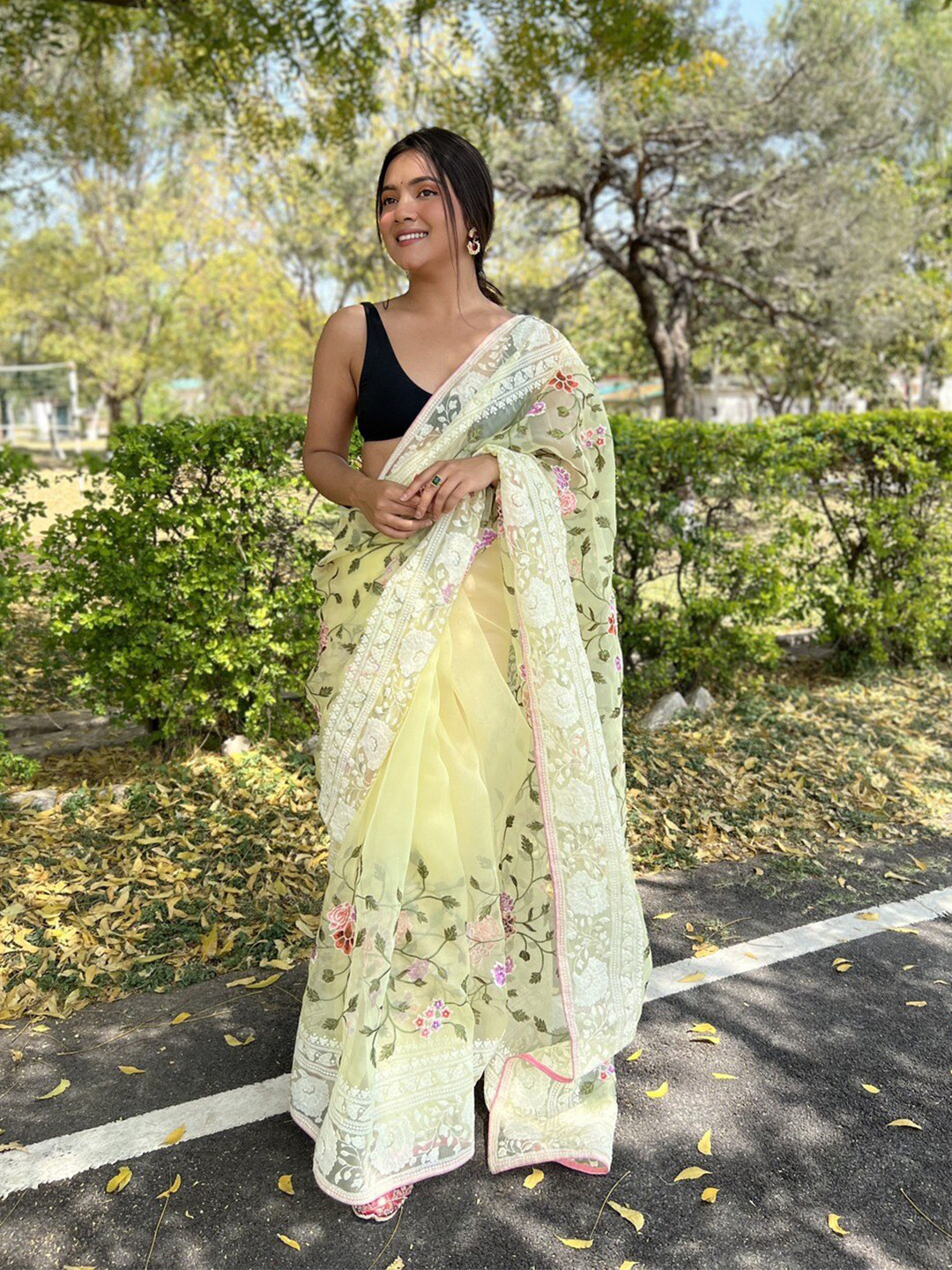 

Atulyam Tex World Floral Embroidered Organza Saree, Yellow