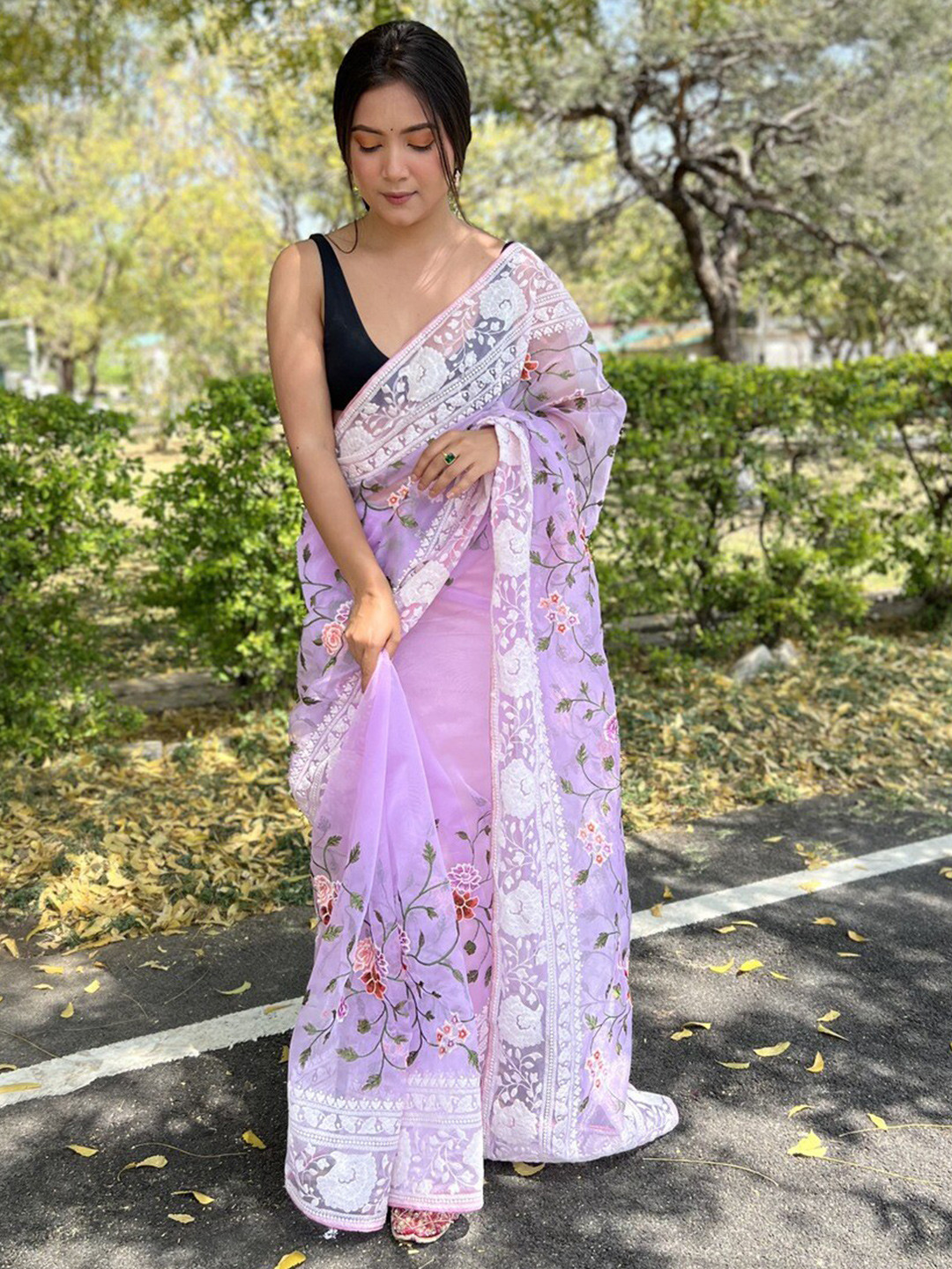

Atulyam Tex World Floral Embroidered Organza Saree, Lavender