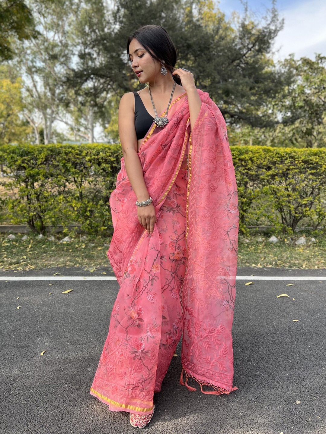 

Atulyam Tex World Floral Embroidered Embellished Organza Saree, Pink