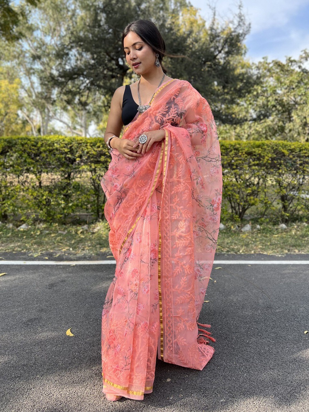 

Atulyam Tex World Floral Embroidered Organza Saree, Peach