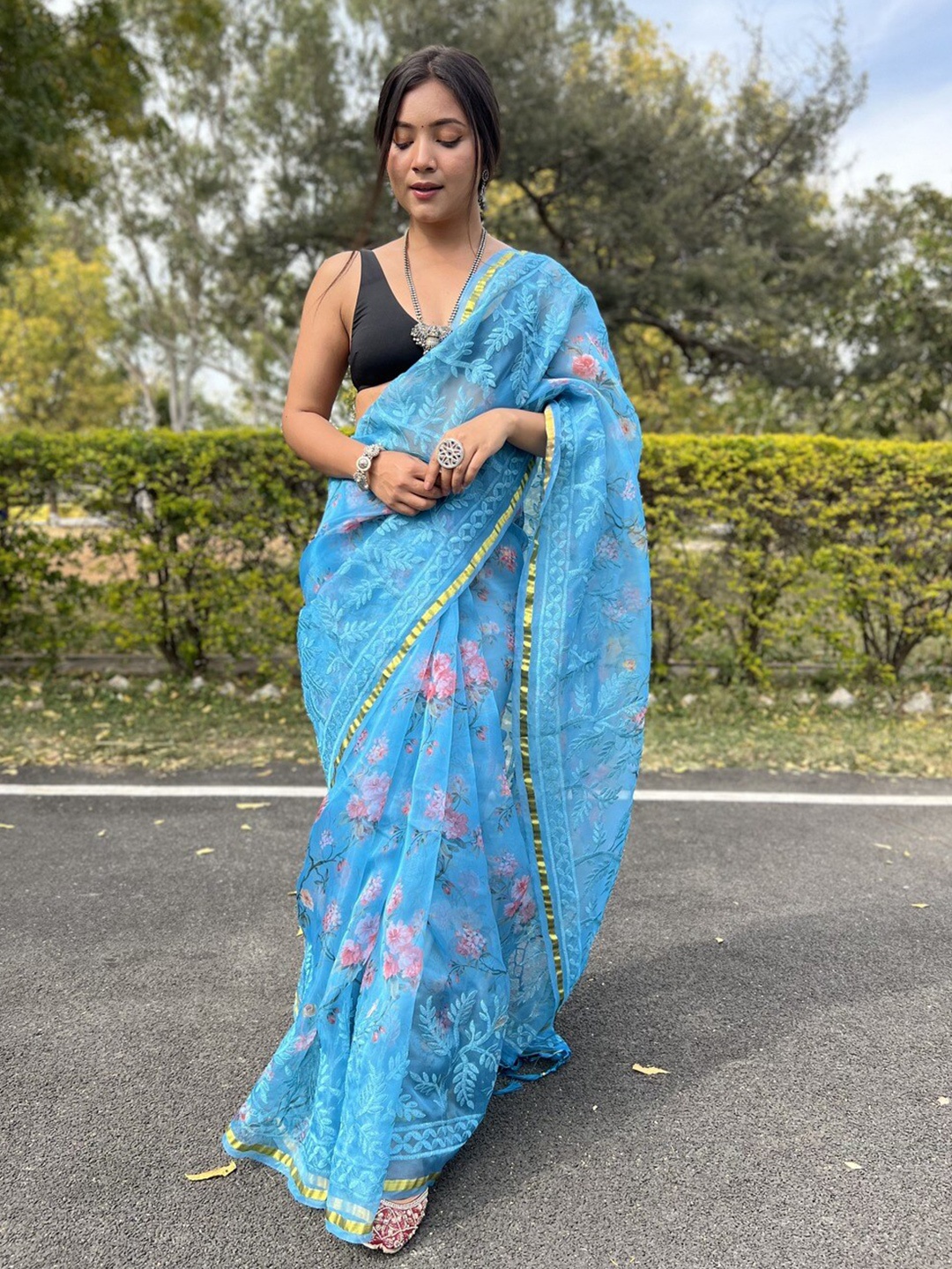 

Atulyam Tex World Zari Embroidered Organza Saree, Blue