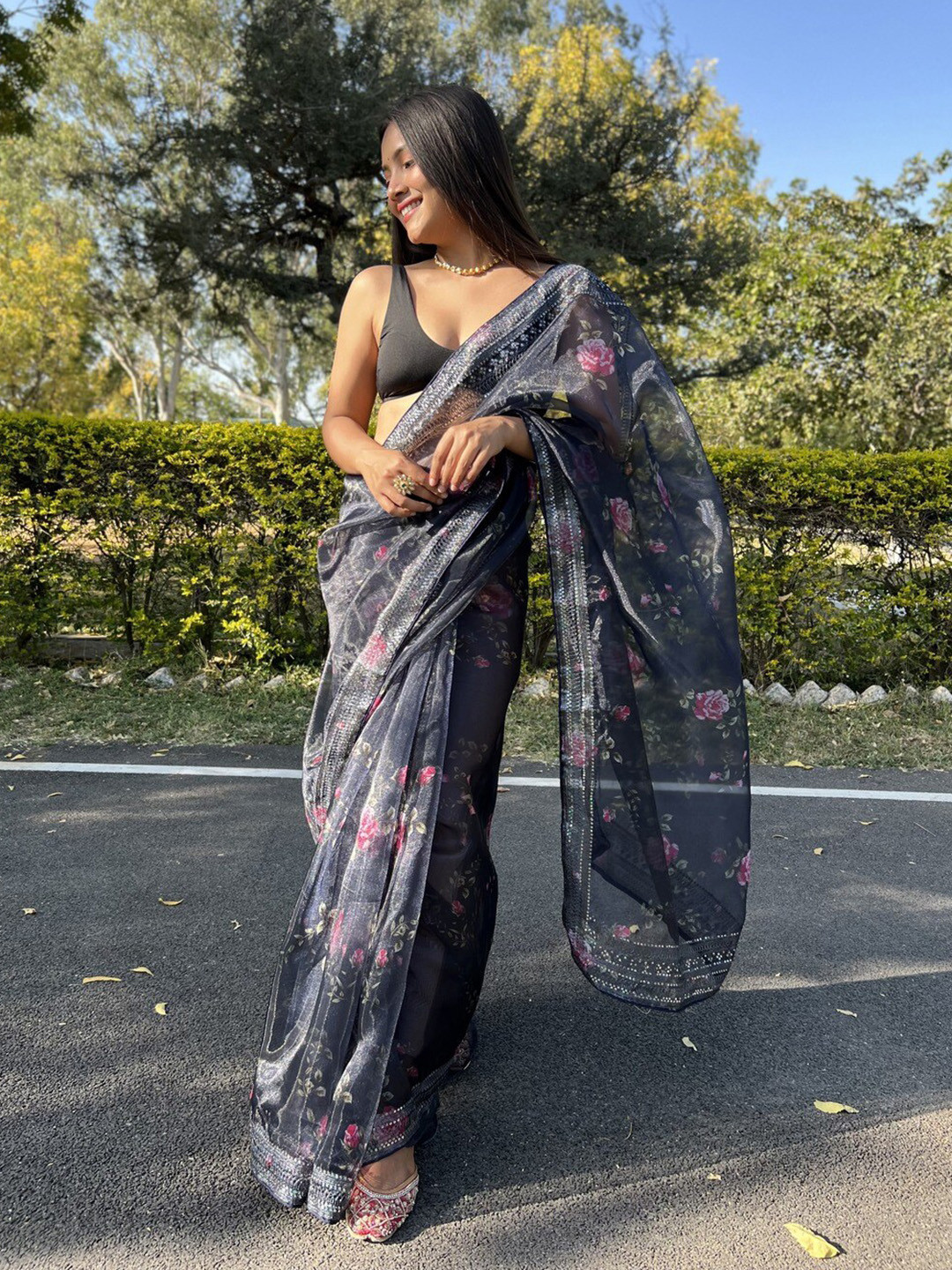 

Atulyam Tex World Floral Printed Sequinned Organza Saree, Black