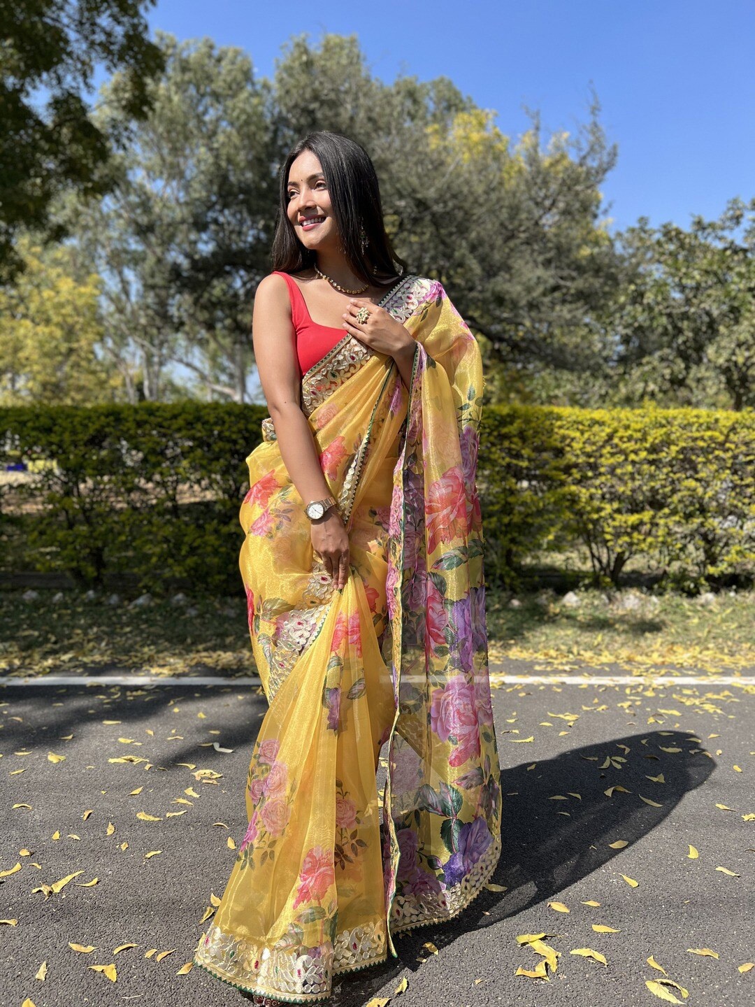 

Atulyam Tex World Floral Embroidered Organza Saree, Yellow