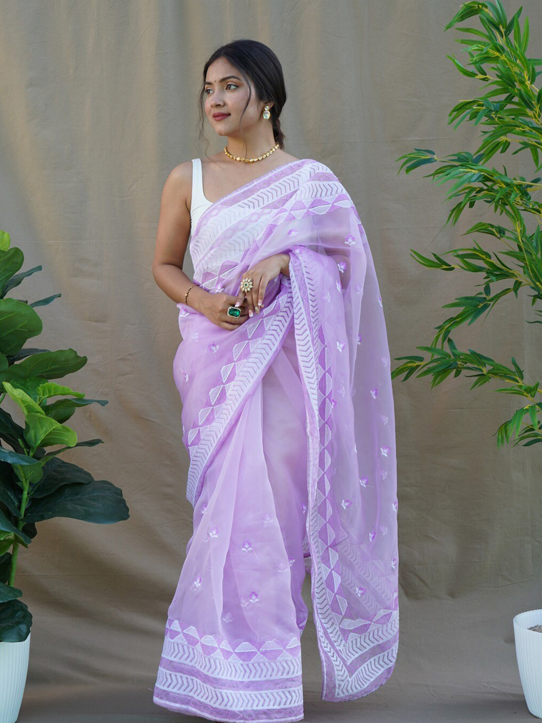 

Atulyam Tex World Chikankari Embroidered Organza Saree, Lavender
