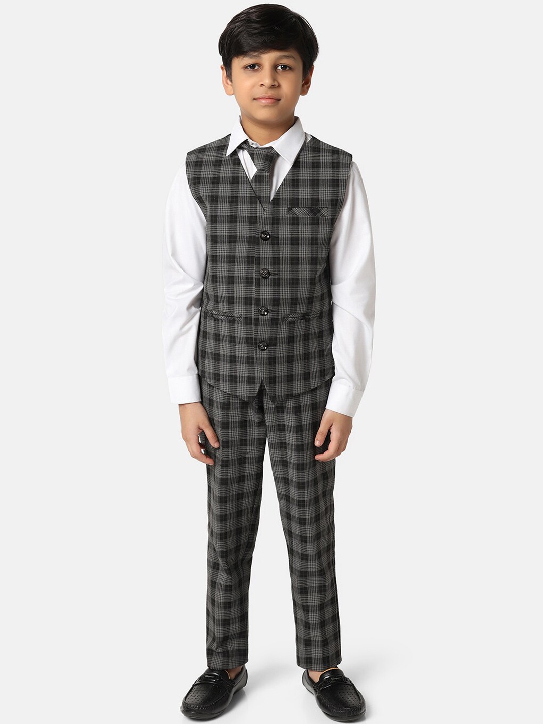 

TAHVO Boys Checked Single-Breasted Slim-Fit 3-Piece Suit, Black