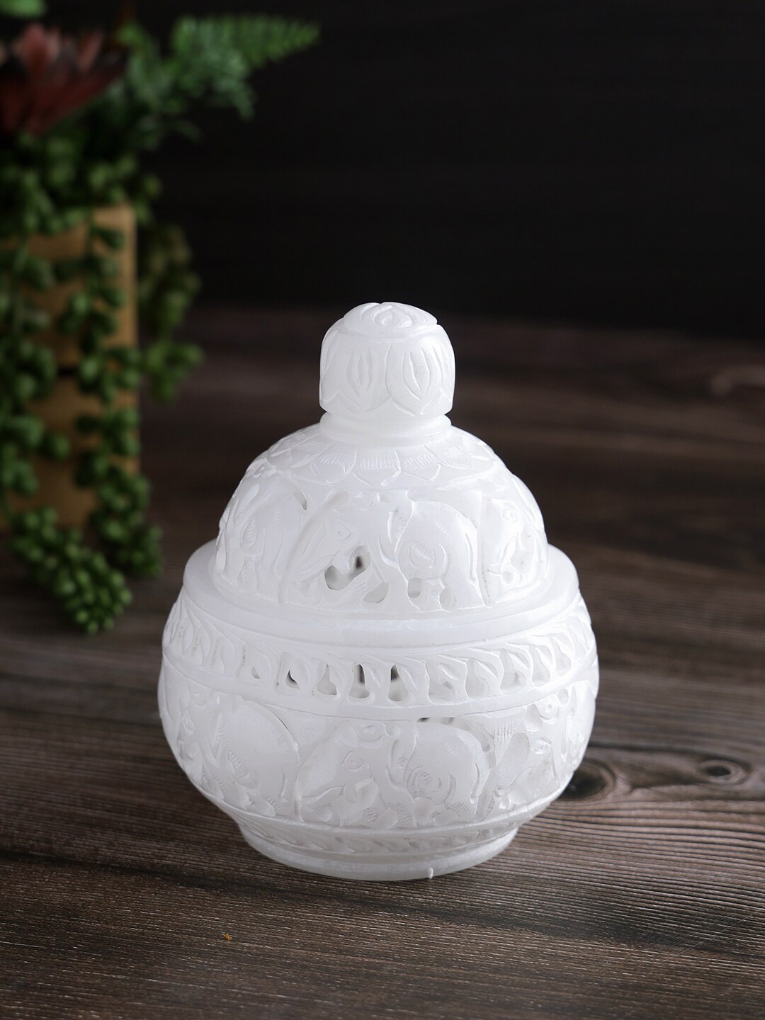 

Aapno Rajasthan White Textured Tealight Holder
