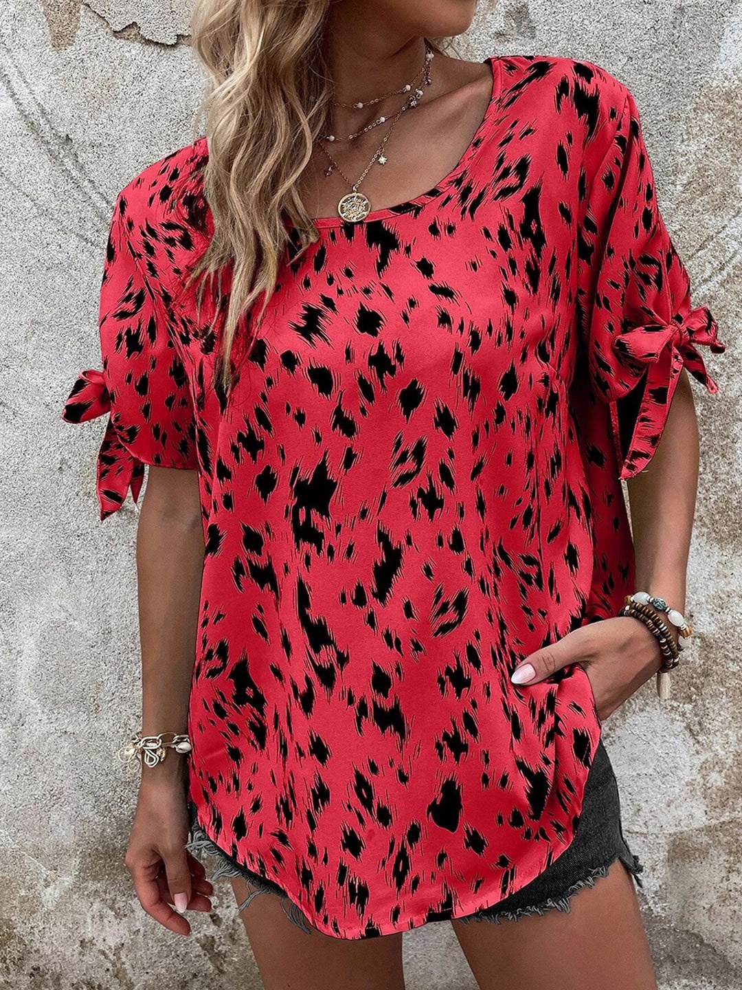 

BoStreet Red & Black Abstract Printed Slit Sleeve Longline Top