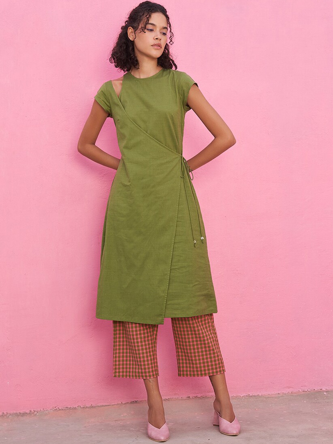 

Abhishti Angrakha Kurta with Trousers, Green