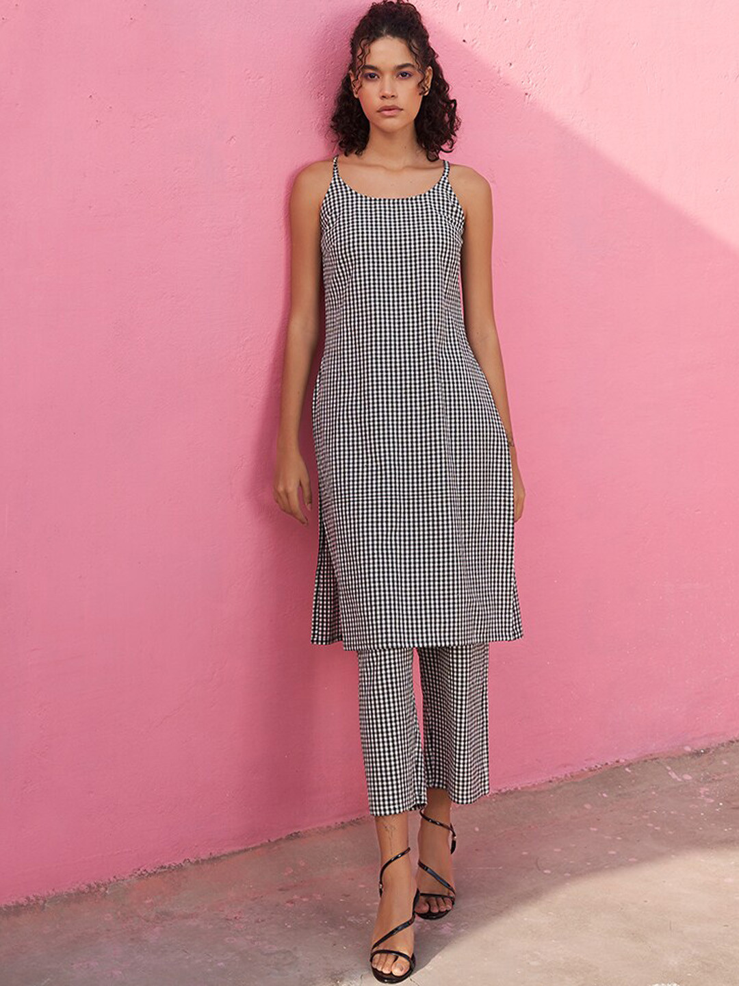 

Abhishti Sleeveless Checked Pure Cotton Kurta with Trousers, Black