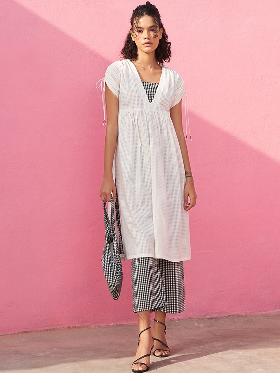 

Abhishti Checked V Neck A-Line Pure Cotton Kurta With Slip, White