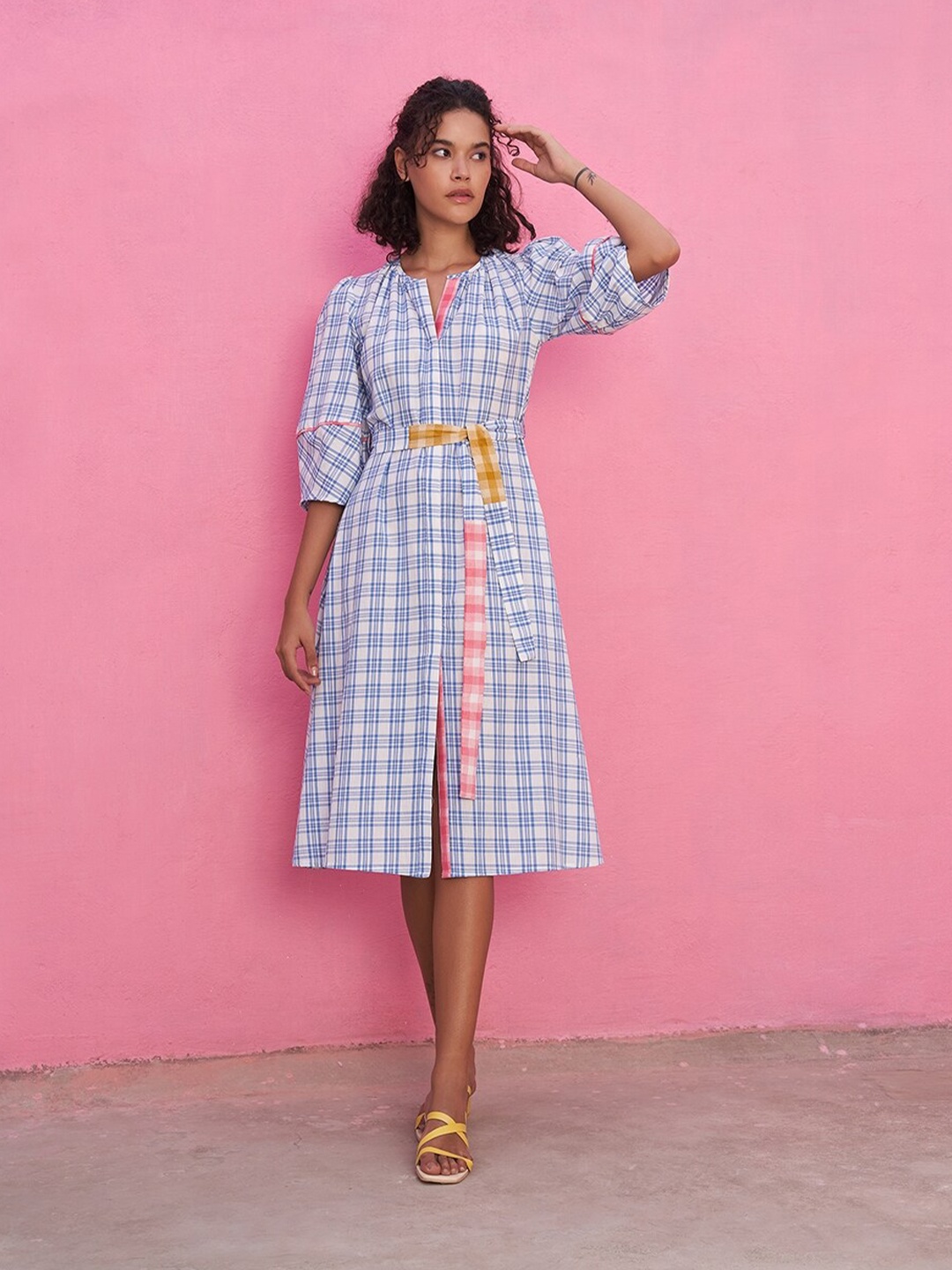 

Abhishti Checked Cotton A-Line Midi Dress With Belt, Blue
