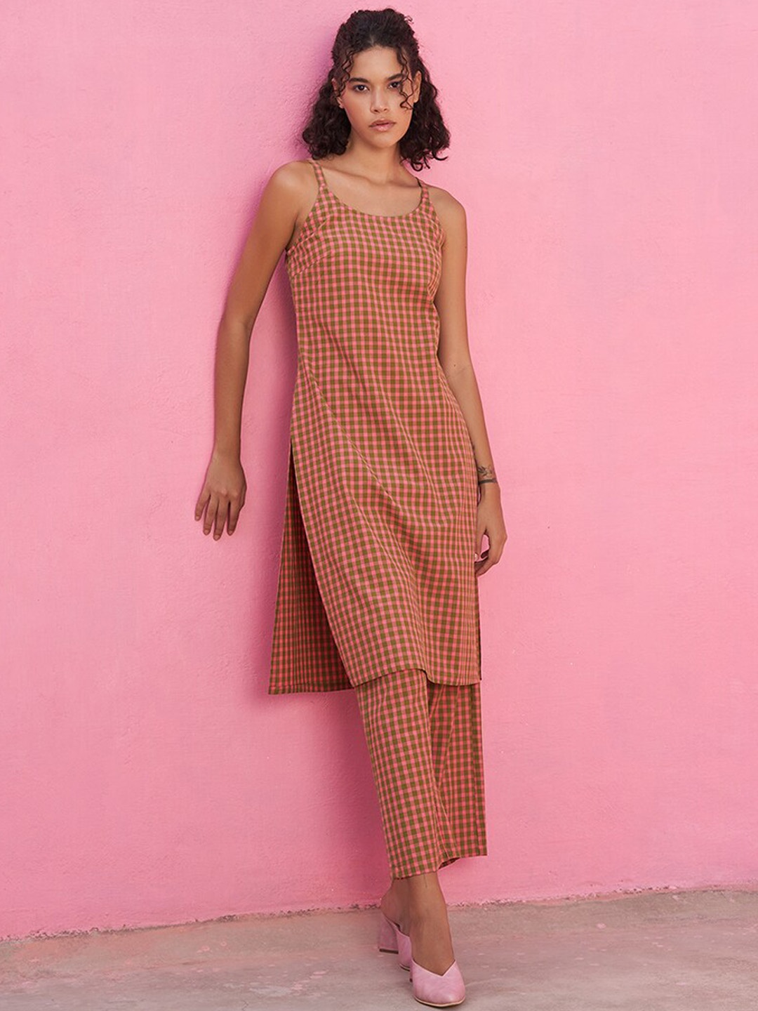 

Abhishti Shoulder Straps Checked Regular Pure Cotton Kurta with Trousers, Pink