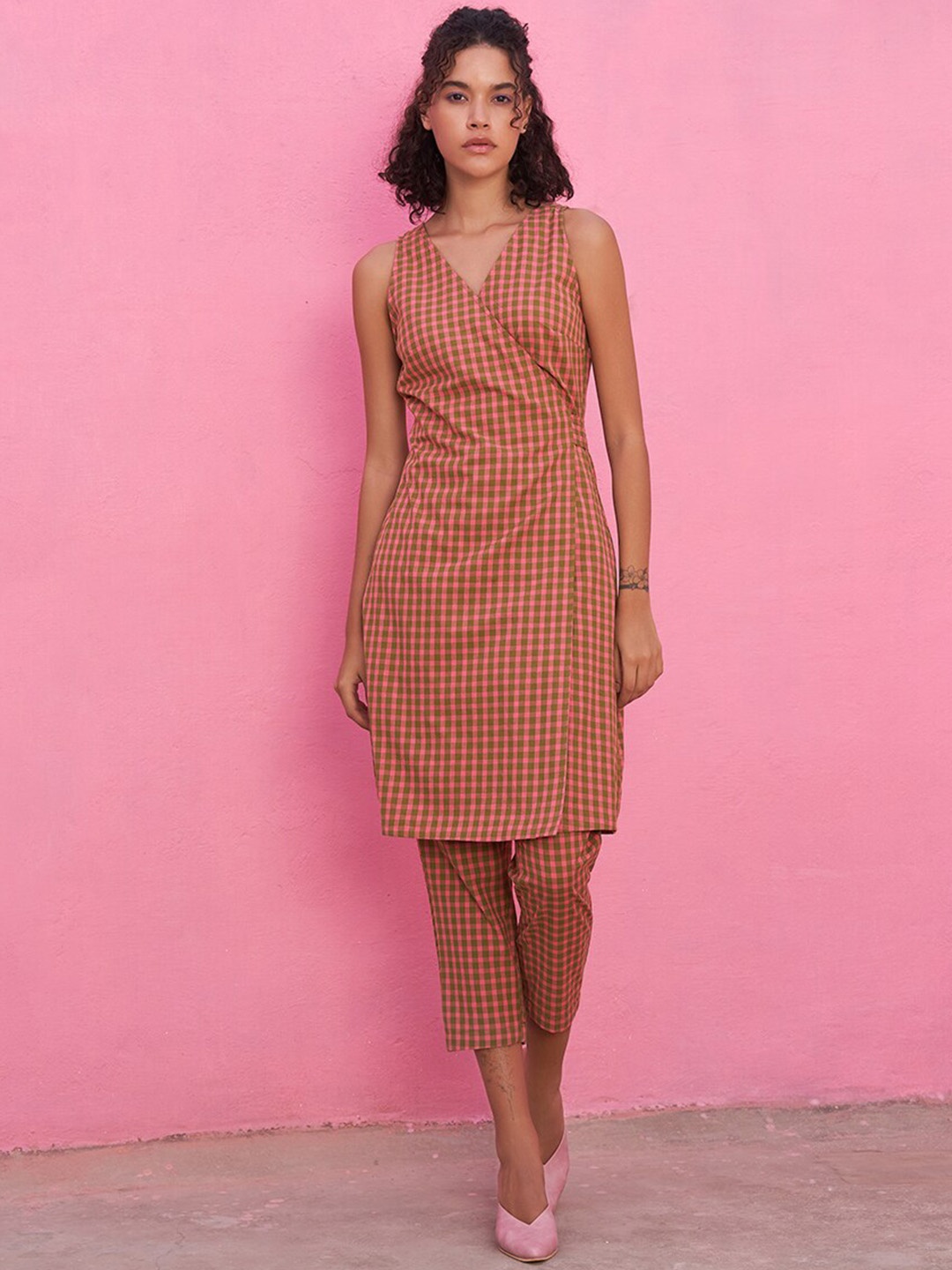 

Abhishti Checked Angrakha Pure Cotton Kurta with Trousers, Pink